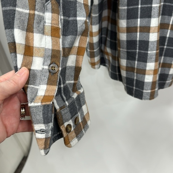 Carhartt original fit gray and brown plaid button-down flannel shirt size 2 XL. - Picture 10 of 10